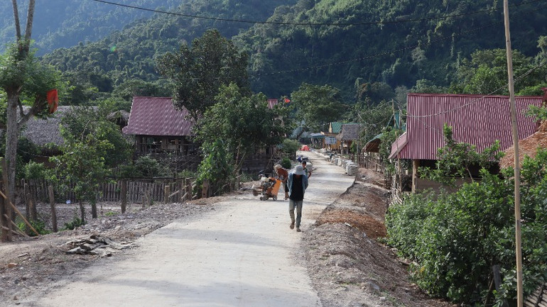 Bản Búng và bản Cò Phạt (xã Môn Sơn, huyện Con Cuông) nằm trong vùng lõi Vườn quốc gia Pù Mát, là nơi sinh sống tập trung của tộc người Đan Lai.