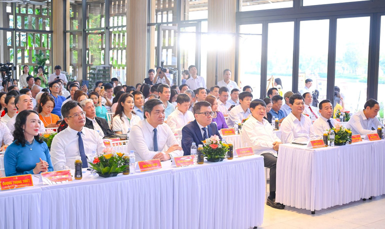 Các đại biểu tham dự sự kiện.