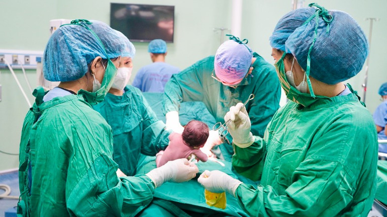 Với đội ngũ y, bác sĩ trình độ chuyên môn cao, tận tâm, trang thiết bị hiện đại và quy trình chăm sóc sức khỏe toàn diện, Bệnh viện Sản Nhi Nghệ An đã khẳng định vai trò là địa chỉ uy tín, tin cậy cho việc khám và điều trị các vấn đề liên quan đến sản khoa và nhi khoa tại Nghệ An và các tỉnh lân cận.