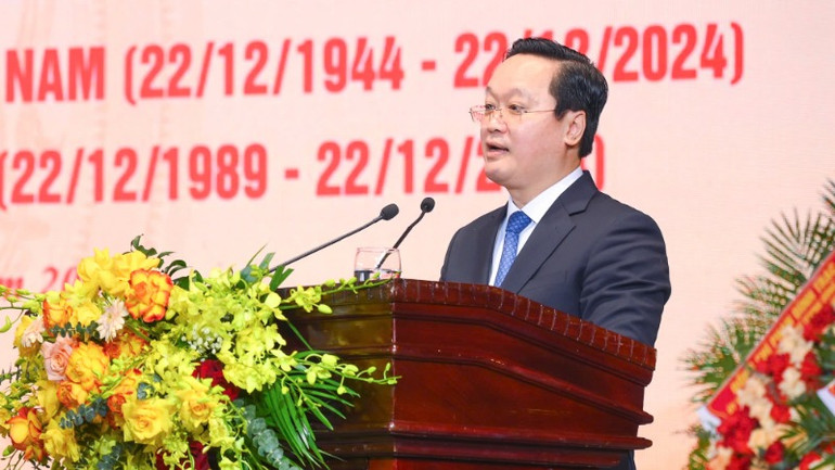 Đồng chí Nguyễn Đức Trung, Bí thư Tỉnh ủy, Chủ tịch Ủy ban nhân dân tỉnh Nghệ An phát biểu tại buổi lễ.