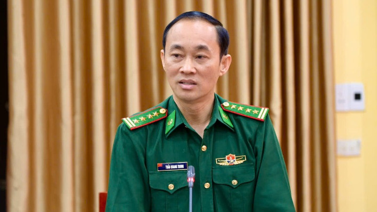 Đại tá Trần Quang Trung,Chính ủy Bộ đội Biên phòng tỉnh Nghệ An phát biểu tại hội nghị.