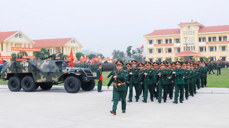Lực lượng vũ trang tỉnh Nghệ An diễu binh tại lễ ra quân huấn luyện năm 2025.