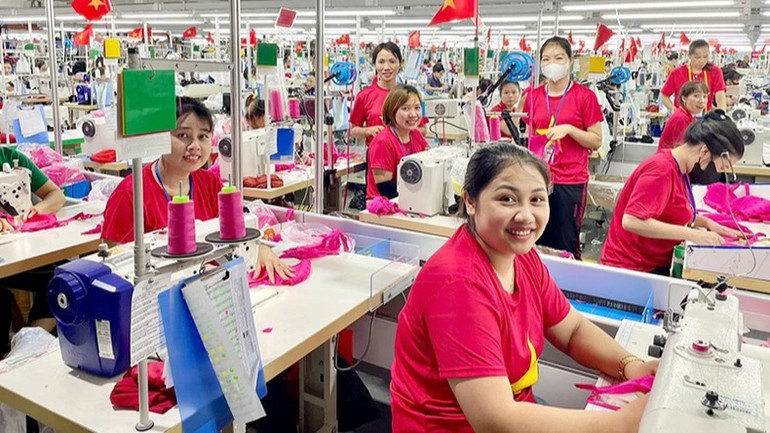 Có hơn 46 nghìn công nhân, lao động đang làm việc tại Khu kinh tế Đông Nam và các khu công nghiệp tỉnh Nghệ An.