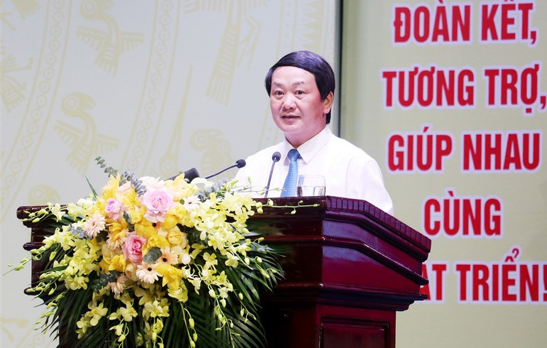 Đồng chí Hầu A Lềnh, Ủy viên Trung ương Đảng, Bộ trưởng, Chủ nhiệm Ủy ban Dân tộc phát biểu tại Đại hội.