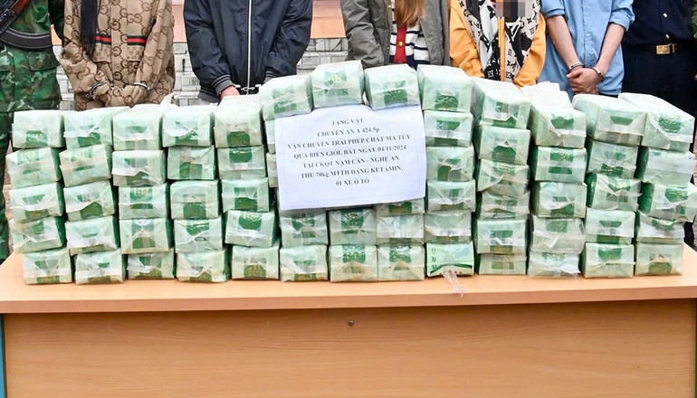 Số ma túy được ngụy trang trong các gói trà.