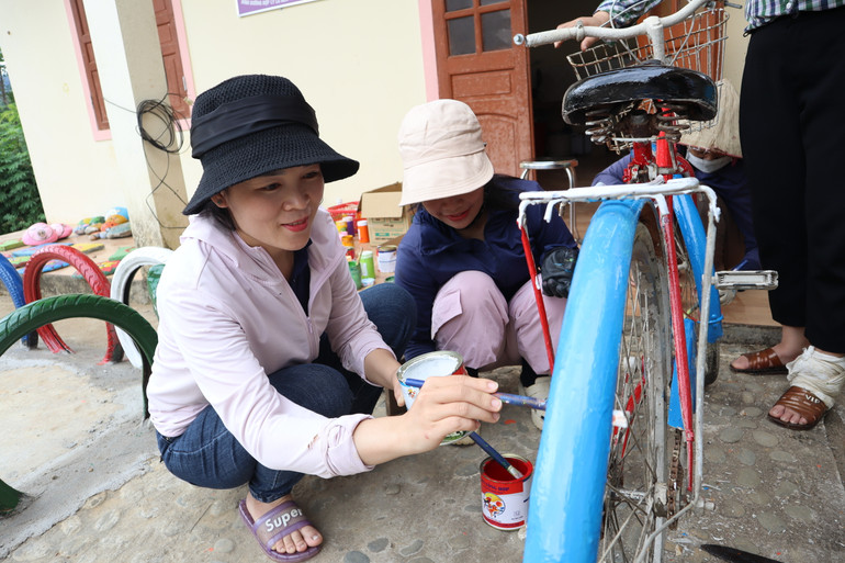 Trường học được trang trí sinh động sẽ tạo cho trẻ mầm non niềm vui ngay khi mới đặt chân đến cổng trường.