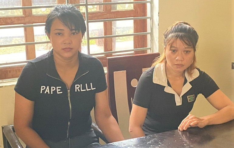 Đối tượng Cụt Thị Liên (sinh năm 1992) và Cụt Thị Tuyết (sinh năm 1989), cùng trú tại huyện Kỳ Sơn, bị Công an huyện Kỳ Sơn khởi tố về tội Mua bán trẻ em.