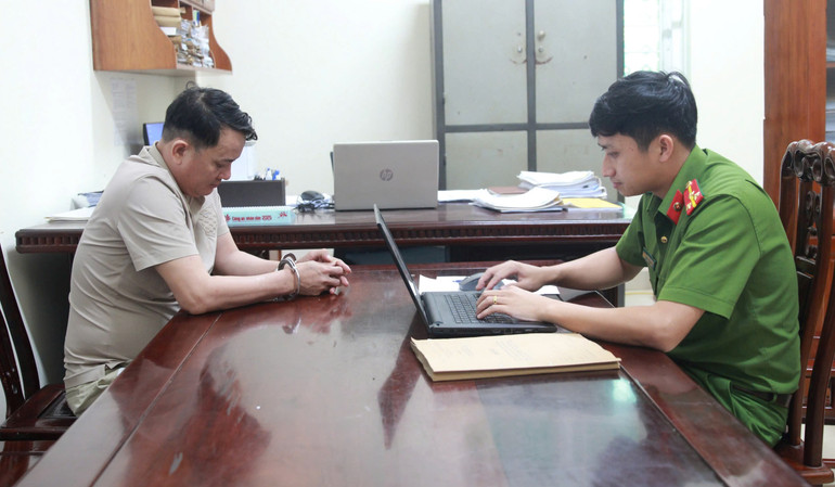 Tài xế Trần Xuân Thủy tại cơ quan công an.