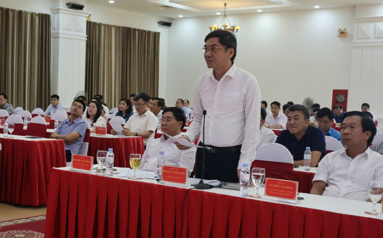 Phó Bí thư Tỉnh ủy Nghệ An Hoàng Nghĩa Hiếu báo cáo trực tuyến về công tác chống khai thác IUU của tỉnh Nghệ An.