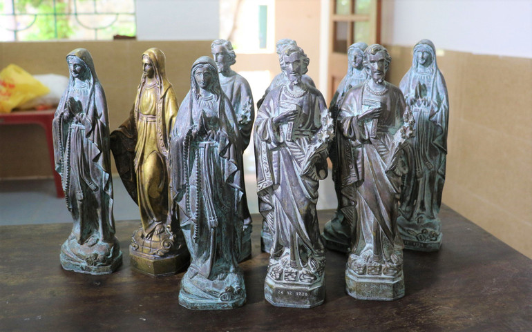 Những pho tượng mà Kiên và đồng bọn lừa bán tượng cổ. (Ảnh: Công an Nghệ An cung cấp)