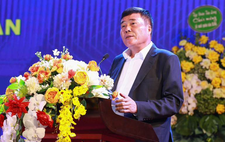 Ông Trương Sỹ Bá, Chủ tịch Câu lạc bộ Sông Lam Nghệ An khẳng định sẽ đưa Sông Lam Nghệ An trở lại đúng với vị thế đã có, đồng thời đóng góp vào sự phát triển chung của bóng đá Việt Nam.