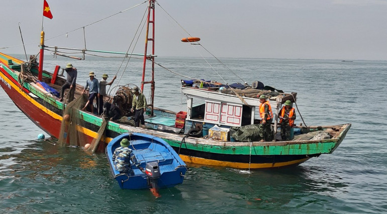 Tổ công tác của Chi cục Thủy sản và Kiểm ngư tỉnh Nghệ An trong một lần thực hiện nhiệm vụ tuần tra, kiểm soát trên vùng biển địa phương.