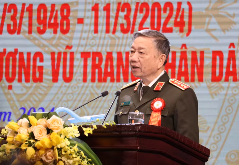 Đại tướng Tô Lâm, Ủy viên Bộ Chính trị, Bộ trưởng Công an chúc mừng Công an tỉnh Nghệ An đã được Chủ tịch nước phong tặng danh hiệu vô cùng cao quý: "Anh hùng Lực lượng vũ trang nhân dân"; đồng thời, Bộ trưởng Công an cũng đặt ra nhiều yêu cầu, nhiệm vụ đối với Công an tỉnh Nghệ An.