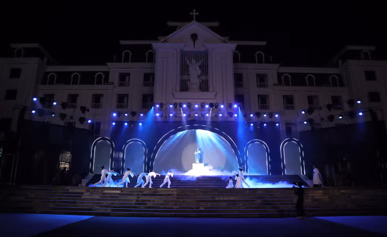 Đêm diễn nguyện tại Tòa Giám mục Xã Đoài - Giáo phận Vinh với những tiết mục được dàn dựng công phu, ý nghĩa.