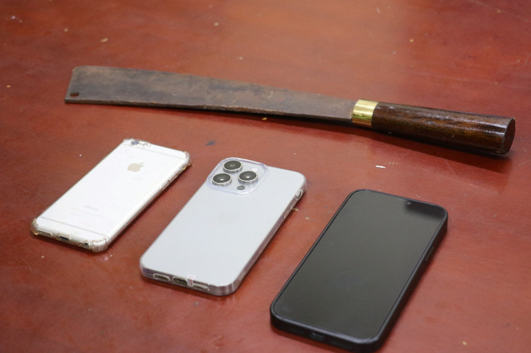 Con dao các đối tượng dùng để gây án. Con dao các đối tượng dùng để gây án.