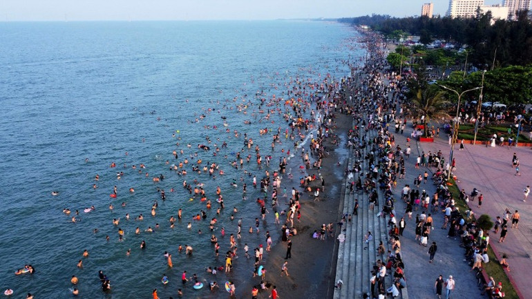 Biển Cửa Lò là điểm du lịch nổi tiếng lâu nay của tỉnh Nghệ An. Ảnh: QUANG AN