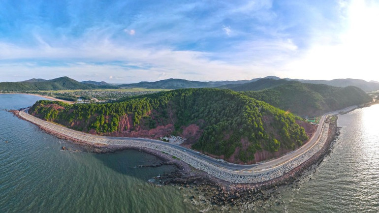 Tuyến đường bộ ven biển từ Nghi Sơn-Cửa Lò hoàn thành sẽ góp phần hoàn thiện mạng lưới giao thông của tỉnh Nghệ An và kết nối với mạng lưới đường bộ ven biển ở các địa phương khác.