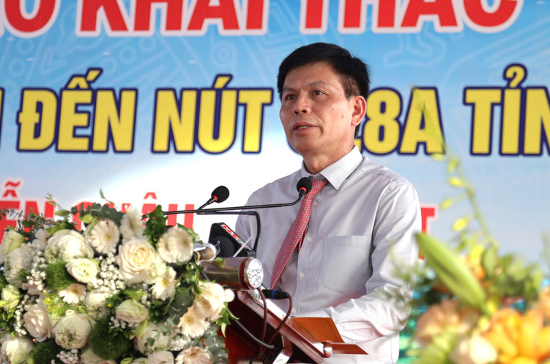 Thứ trưởng Giao thông vận tải Lê Anh Tuấn phát biểu tại lễ thông xe. Thứ trưởng Giao thông vận tải Lê Anh Tuấn phát biểu tại lễ thông xe.