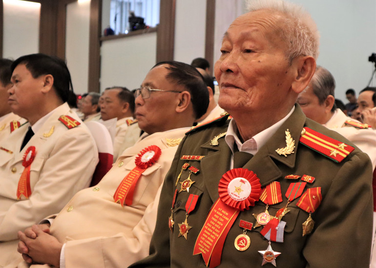 Các thế hệ lực lượng Công an tỉnh Nghệ An không quản ngại khó khăn, gian khổ, đóng góp sức mình trong suốt quá trình xây dựng và bảo vệ Tổ quốc.