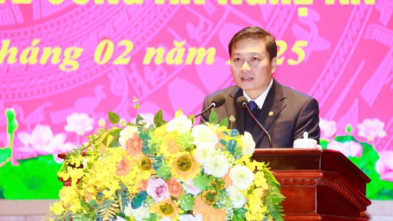 Ông Lê Hồng Vinh, Chủ tịch Ủy ban nhân dân tỉnh Nghệ An phát biểu chỉ đạo tại buổi lễ.