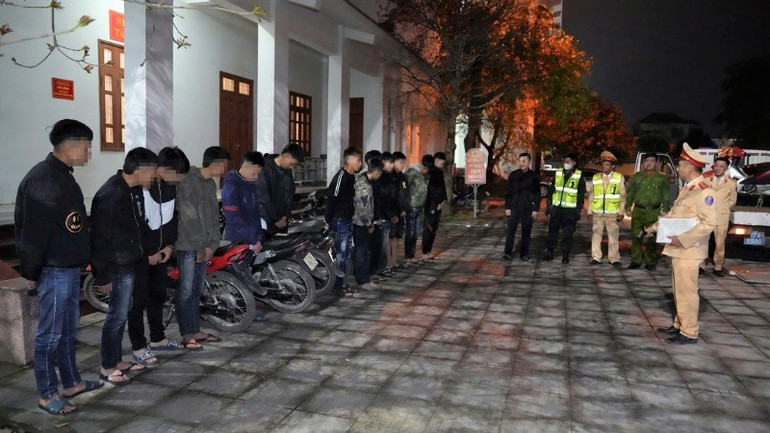 Nhóm thanh niên tụ tập đua xe có biểu hiện gây rối trật tự công cộng bị Tổ 373, Công an tỉnh Nghệ An phát hiện, ngăn chặn vào tối 31/ 3 vừa qua.