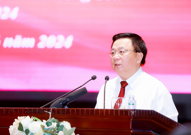 Đồng chí Nguyễn Xuân Thắng, Ủy viên Bộ Chính trị, Giám đốc Học viện Chính trị quốc gia Hồ Chí Minh, Chủ tịch Hội đồng Lý luận Trung ương phát biểu tại hội thảo.