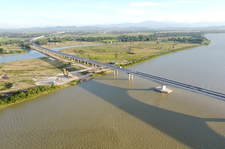 Việc đưa vào khai thác đoạn cuối tuyến cao tốc Diễn Châu-Bãi Vọt bảo đảm kết nối liên thông cao tốc từ thành phố Hà Nội về đến huyện Đức Thọ (tỉnh Hà Tĩnh). Việc đưa vào khai thác đoạn cuối tuyến cao tốc Diễn Châu-Bãi Vọt bảo đảm kết nối liên thông cao tốc từ thành phố Hà Nội về đến huyện Đức Thọ (tỉnh Hà Tĩnh).