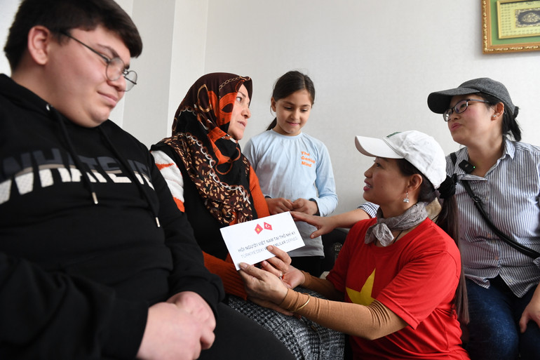 Sự ủng hộ mang tinh thần "lá lành đùm lá rách" từ Hội người Việt Nam tại Thổ Nhĩ Kỳ.