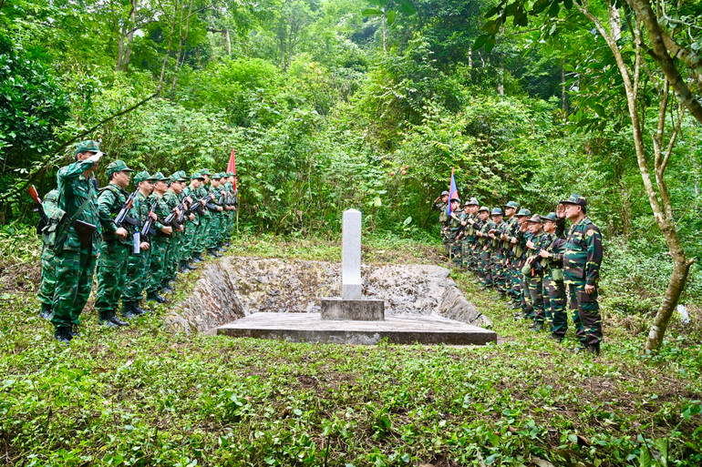 Tuần tra song phương biên giới cấp tỉnh Nghệ An-Xiêng Khoảng (Lào) ảnh 1 Tuần tra song phương biên giới cấp tỉnh Nghệ An-Xiêng Khoảng (Lào) ảnh 1