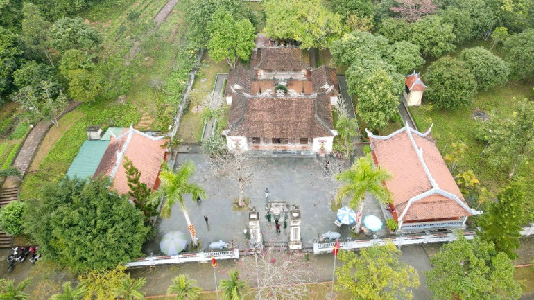 Khu miếu mộ Vua Mai được xây dựng theo kiến trúc “tiền miếu, hậu mộ”.