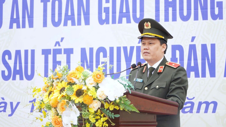 Thiếu tướng Bùi Quang Thanh, Giám đốc Công an tỉnh Nghệ An phát biểu chỉ đạo tại lễ ra quân.
