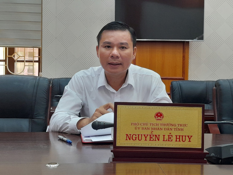 Phó Chủ tịch Thường trực Ủy ban nhân dân tỉnh Hưng Yên Nguyễn Lê Huy: "Căn cứ tình hình thực tiễn của tỉnh những năm qua và dự báo thời gian tới, chúng tôi xác định một trong những nhiệm vụ trọng tâm là không ngừng cải thiện môi trường đầu tư, tạo điều kiện kinh doanh thuận lợi, thông thoáng cho người dân và doanh nghiệp. Theo đó, cần triển khai ba nội dung then chốt: Một, cải cách hành chính, trọng tâm là đơn giản hóa thủ tục hành chính; xây dựng bộ máy hành chính có cơ cấu tinh gọn, hoạt động hiệu lực, hiệu quả; xây dựng chính quyền điện tử, chính quyền số; Hai, bảo đảm tính cạnh tranh, minh bạch, bình đẳng; phòng, chống tham nhũng, tiêu cực; Ba, tăng cường kỷ cương, kỷ luật hành chính, xây dựng lề lối, phong cách làm việc hiện đại, hiệu quả, phục vụ nhân dân; chú trọng cải thiện mức độ hài lòng của người dân và doanh nghiệp. Cùng với đó là thực hiện đồng bộ các giải pháp, tạo bước đột phá về cải thiện môi trường đầu tư kinh doanh, nâng cao năng lực cạnh tranh cấp tỉnh, tiếp tục cải thiện và duy trì chỉ số PCI của tỉnh đạt mức khá so toàn quốc".