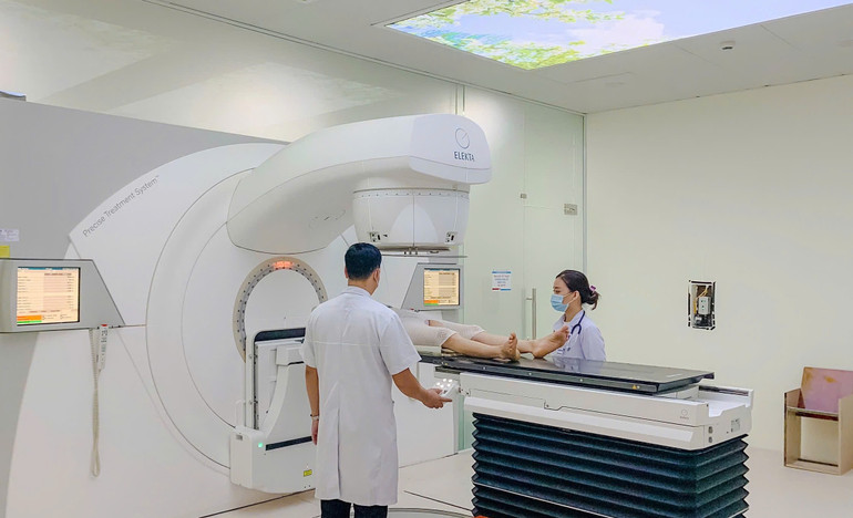 Hệ thống máy móc hiện đại trong điều trị cho bệnh nhân tại Bệnh viện Ung bướu Nghệ An.