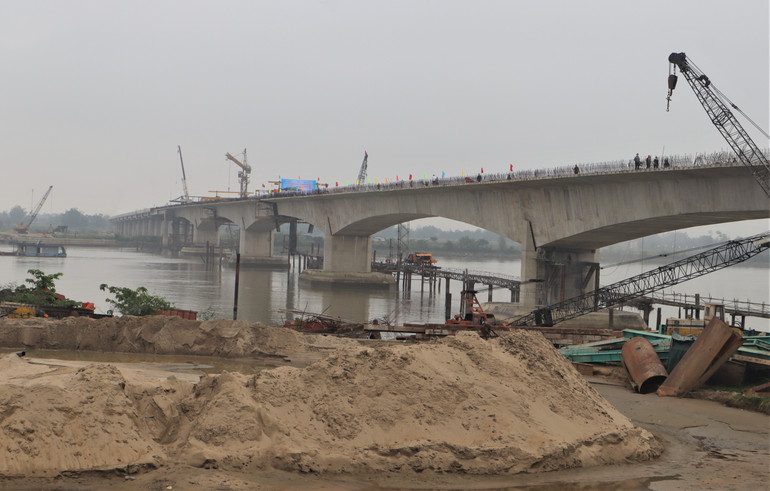 Đến thời điểm này cầu Hưng Đức đã được thi công hoàn thành hơn 95% khối lượng, vượt tiến độ kế hoạch đề ra.