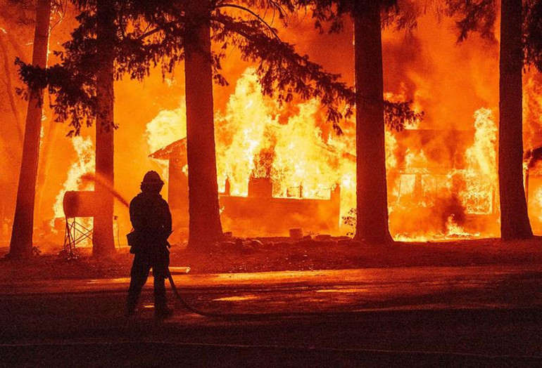 Cháy rừng tiếp tục lan nhanh tại phía bắc bang California.