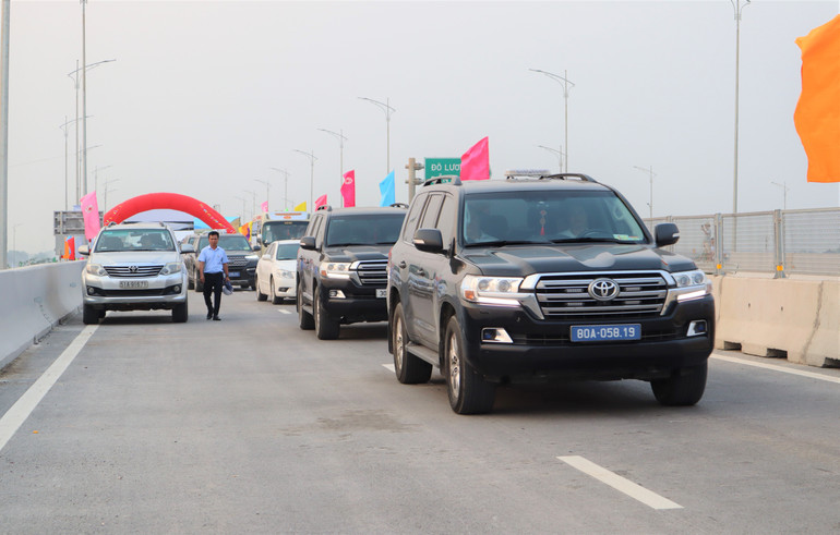 Với việc thông xe, đưa vào khai thác 30km đầu tuyến, thời gian di chuyển bằng ô-tô từ Hà Nội về thành phố Vinh sẽ được rút ngắn xuống còn khoảng 3,5 giờ đồng hồ.
