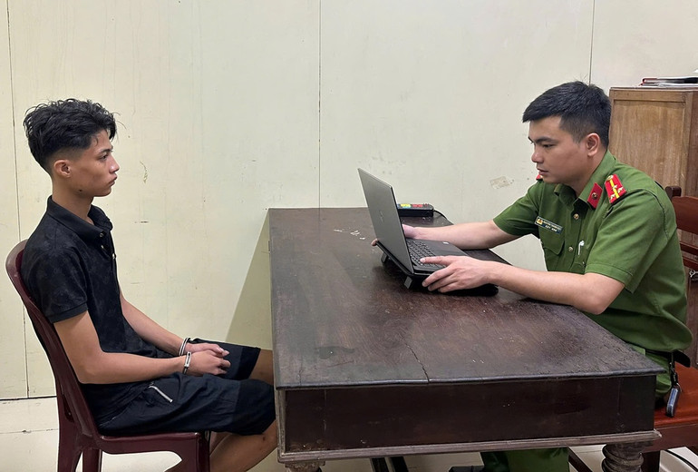 Đối tượng Lê Tiến Đức tại cơ quan công an.