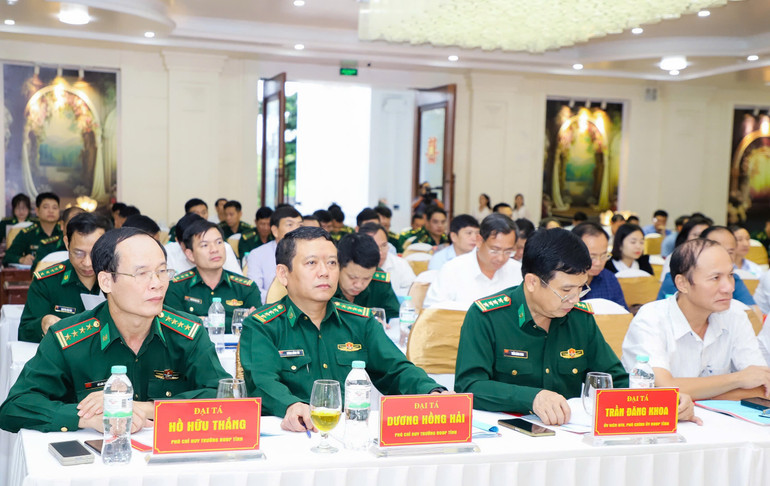 Các đồng chí trong Ban Thường vụ Đảng ủy Bộ đội Biên phòng tỉnh Nghệ An tham dự hội nghị. Các đồng chí trong Ban Thường vụ Đảng ủy Bộ đội Biên phòng tỉnh Nghệ An tham dự hội nghị.