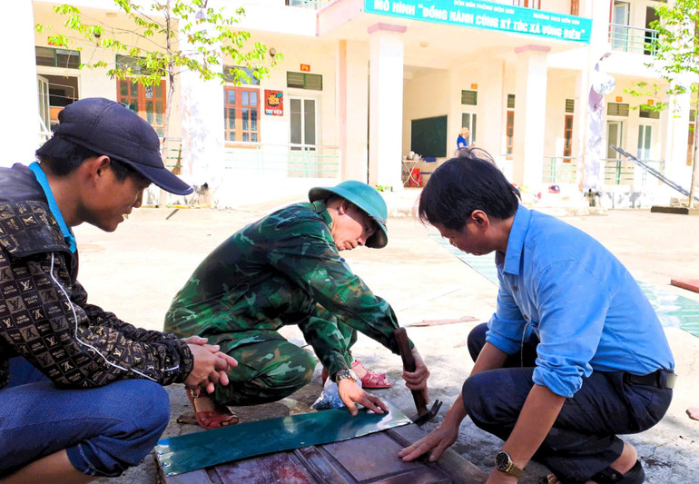 Sửa chữa cơ sở vật chất tại ký túc xá vùng biên ở Trường trung học sơ sở Môn Sơn (huyện Con Cuông).