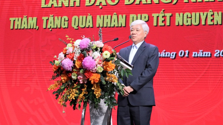 Đồng chí Đỗ Văn Chiến mong muốn công nhân, người lao động và nhân dân Nghệ An khắc phục khó khăn, nỗ lực phấn đấu để gặt hái nhiều thành công trong năm 2025.