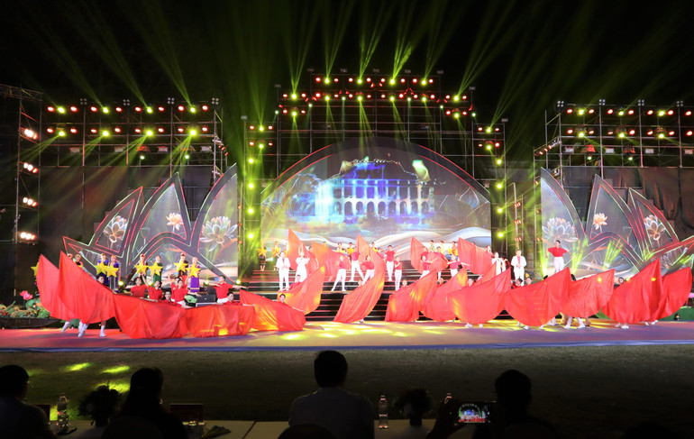 Sau nhiều năm hình thành và phát triển, Lễ hội Làng Sen nay đã trở thành một ngày hội lớn không chỉ của người dân xứ Nghệ, mà còn là của cả nước.