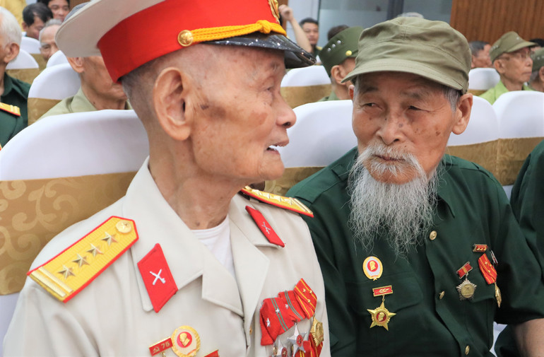 Đây là dịp để các cụ gặp gỡ, cùng nhau ôn lại những năm tháng gian khổ, hào hùng.