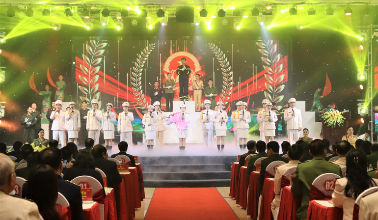 Công an Nghệ An là đơn vị luôn vươn mình, chủ động, nỗ lực, sáng tạo, dẫn đầu trong phong trào thi đua “Vì An ninh Tổ quốc”.