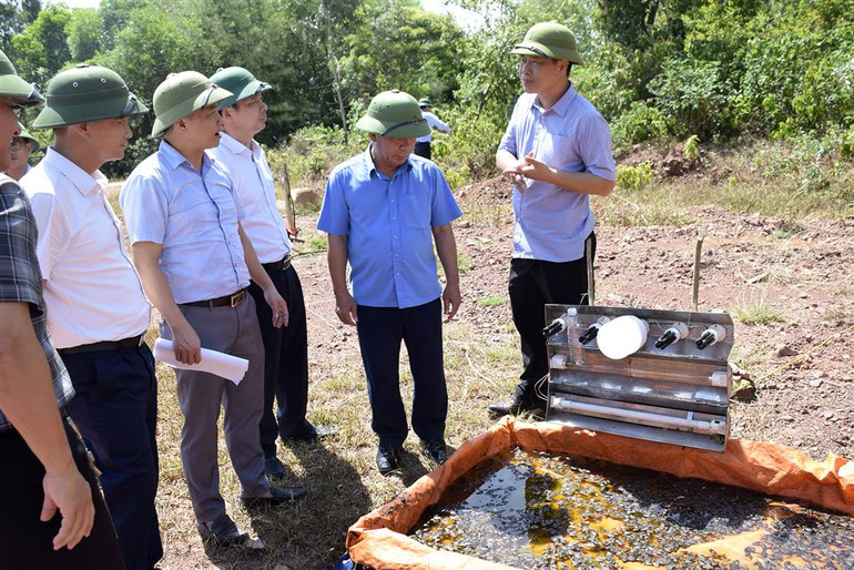 Mô hình bẫy đèn bắt sâu trưởng thành thế hệ III/2024, do Ban Quản lý rừng phòng hộ Nghi Lộc và Viện Khoa học Lâm nghiệp phối hợp thực hiện.