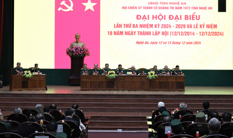 Đoàn Chủ tịch điều hành đại hội.