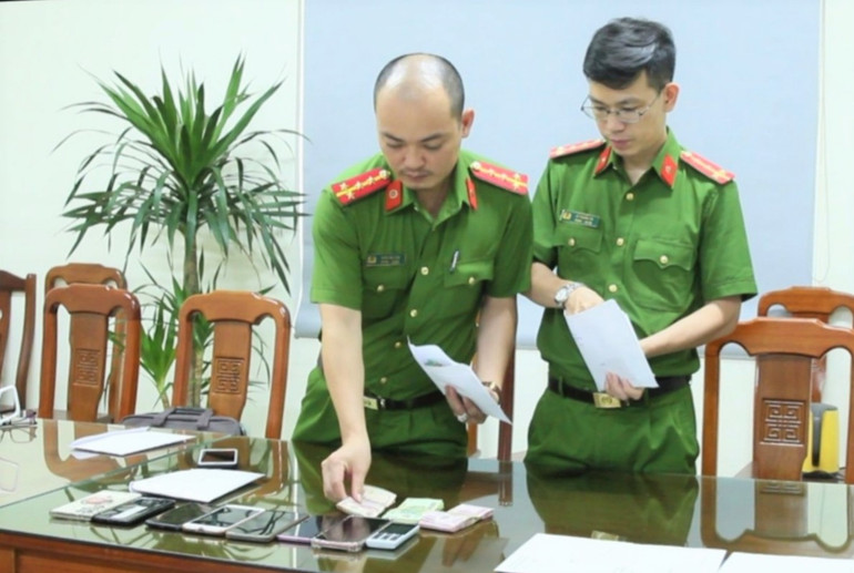 Tang vật được cơ quan Công an thu giữ. (Ảnh: Công an Nghệ An cung cấp) Tang vật được cơ quan Công an thu giữ. (Ảnh: Công an Nghệ An cung cấp)