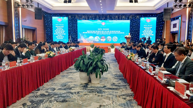 Hội nghị thu hút sự tham gia của hàng trăm nhà đầu tư, doanh nghiệp tham dự.