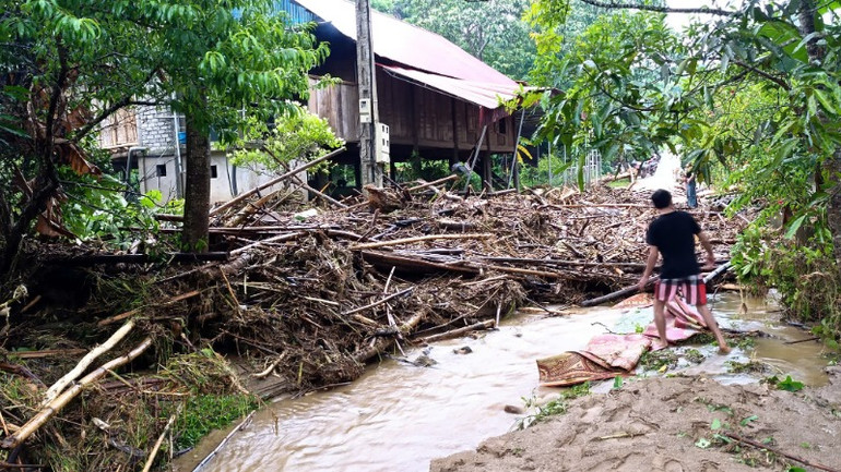 Lũ ống, lũ quét xảy ra trên địa bàn xã Lam Hợp, xã Tri Lễ, huyện Quế Phong vào đêm 29/5. (Ảnh: HIẾU AN)