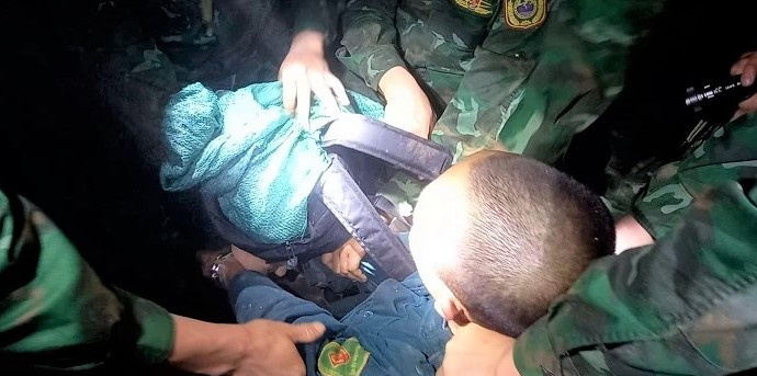 Đối tượng Hờ Bá Hử bị lực lượng chức năng bắt giữ.