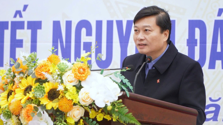 Ông Lê Hồng Vinh, Phó Chủ tịch Ủy ban nhân dân tỉnh Nghệ An phát biểu tại lễ ra quân.